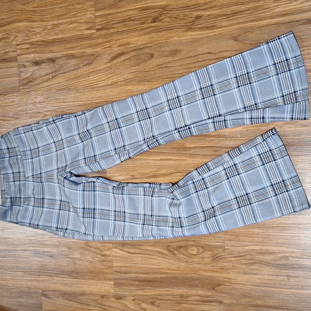 Young and chic dress pants stretch